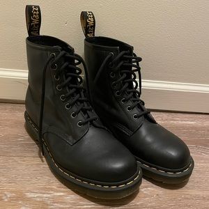 Dr Martens Men’s leather lace up boots. Size 8